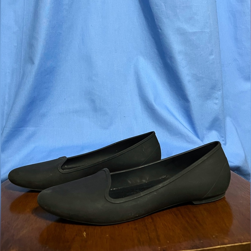 Size 11 Women’s Crocs Flats